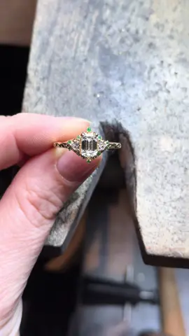 Love a pretty emerald cut diamond 🧚🏻 #engagementring #emeraldcut #diamondring #uniqueengagementrings 