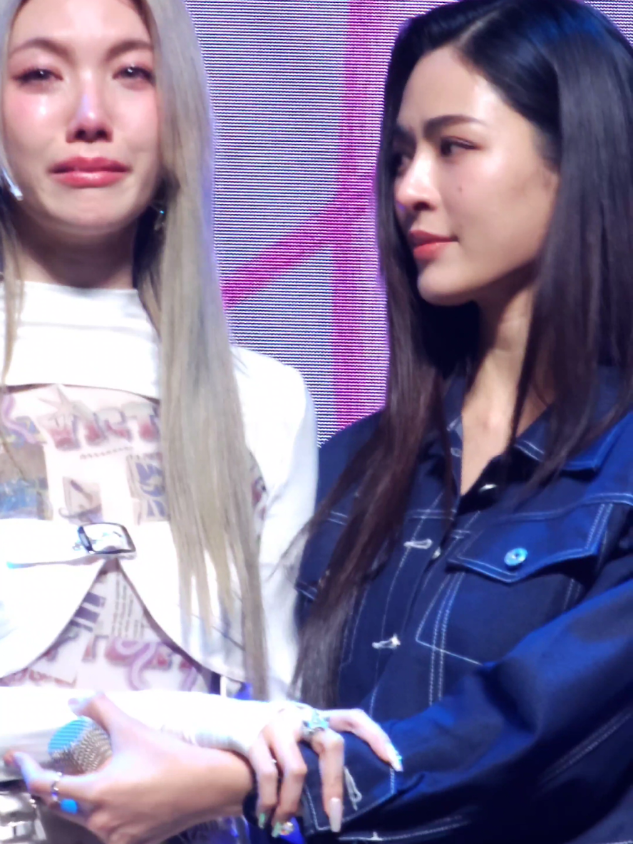 เบื้องหลังการถ่ายทำซีนน้องไอร่าบอกแฟนคลับว่าป่วยเป็นโรคไตอักเสบ 😭😭 ปล.แฟนคลับรู้ครั้งแรกวันนั้นรีแอคตอนนั้นเลยหู้ยกันจิง55555 #LingOrm #หลิงออม  #เพียงเธอ #foryoupage 