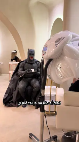 Te encuentras a Batman en la peluquería 💇🏻‍♀️ 