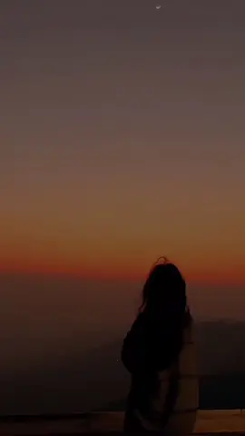 اور بعض اوقات انسان جس کے لیے جینے لگتا ہے  وہ اس کو مار دیتا ہے  🥹💔 #viralvideo #viraltiktok #foryou #foryoupage #poshtosong 