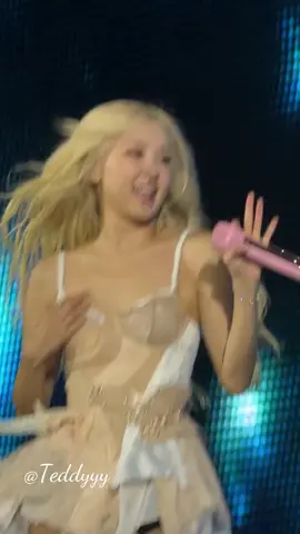 The blonde girl 😭#bp_dinny🤍 #BLACKPINK #ROSÉ #BLINK #fst♡ 