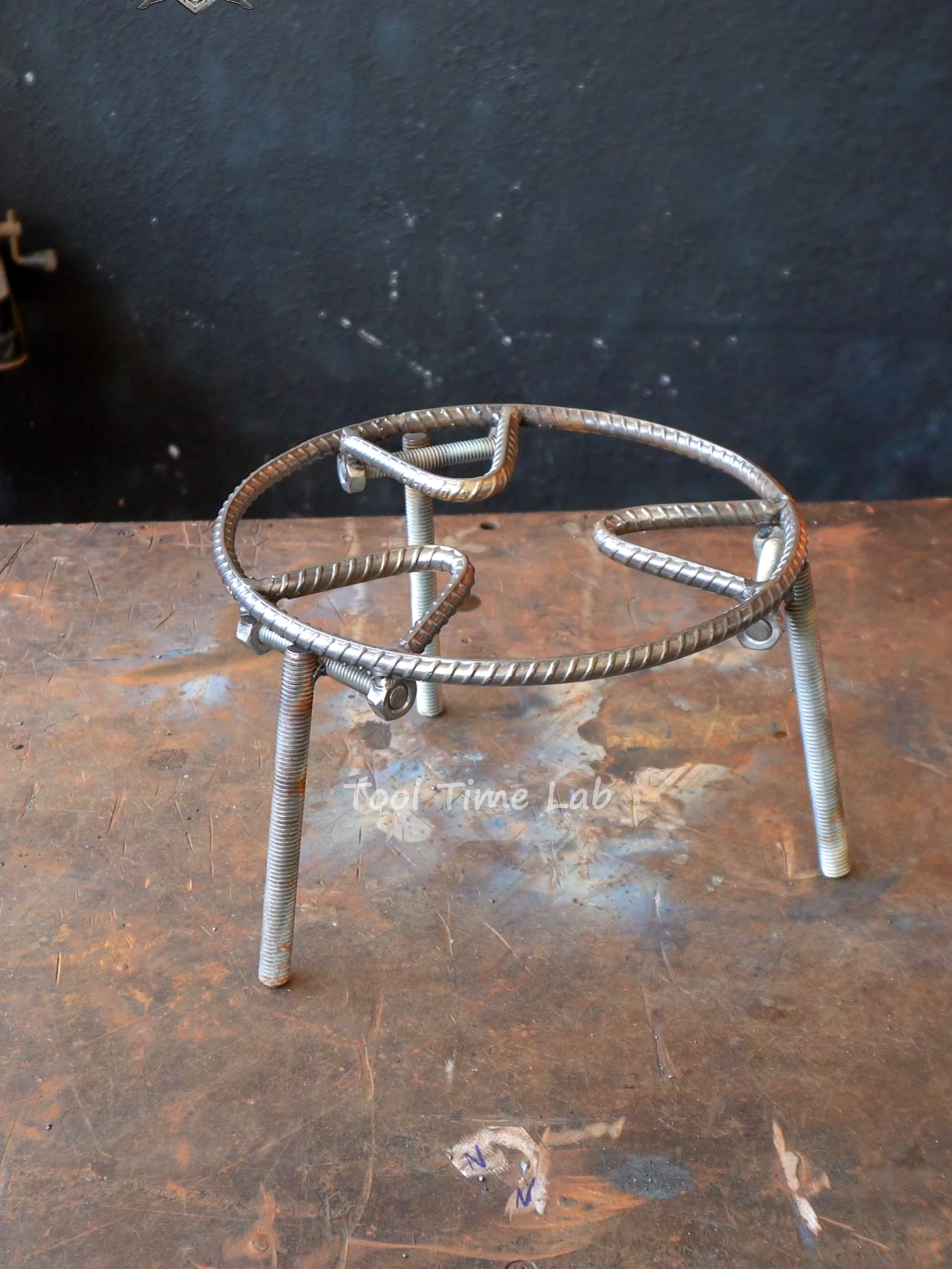 This Homemade Metal Bar Stove Will Blow Your Mind! #inventions #metalbar #stove #diyprojects #metalworking #welding #satisfying #fabrication #BritishDIY #UKDIY #lifehacks