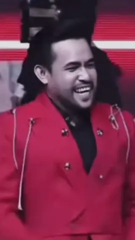 erat banget ya len peluk nya sampek gk mau lepass🥹🥹 aku tahu kok perasaan mu anak tunggal pafil yng harus berjuang tapi kamu harus tahu pafil juga pasti bangga sama kamu dia selalu mendoakan kamu di dalam sholat nya. dan juga denger denger kemaren kamu lagi sakit ya? cepat sembuh ya kami selalu menunggu kejutan kejutan di setiap penampilan kamu. SEMANGAT 🥹💪 @DA7.Valen @fildan_91.adrn  #valen #fildan #da7 #foryoupage 