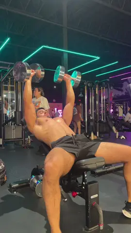 IG: Jonathan_elias21 😤🔥 Grind don’t stop! “Everybody has a dream, but not everybody has a grind.” Need a gym rat girl? 👀  “Most of you don’t want success as much as you want to sleep!” #fyp #blowthisup #az #gym #Fitness 