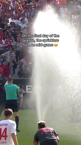 What are the odds of THIS!? 😅💧 #Bundesliga #fussball 