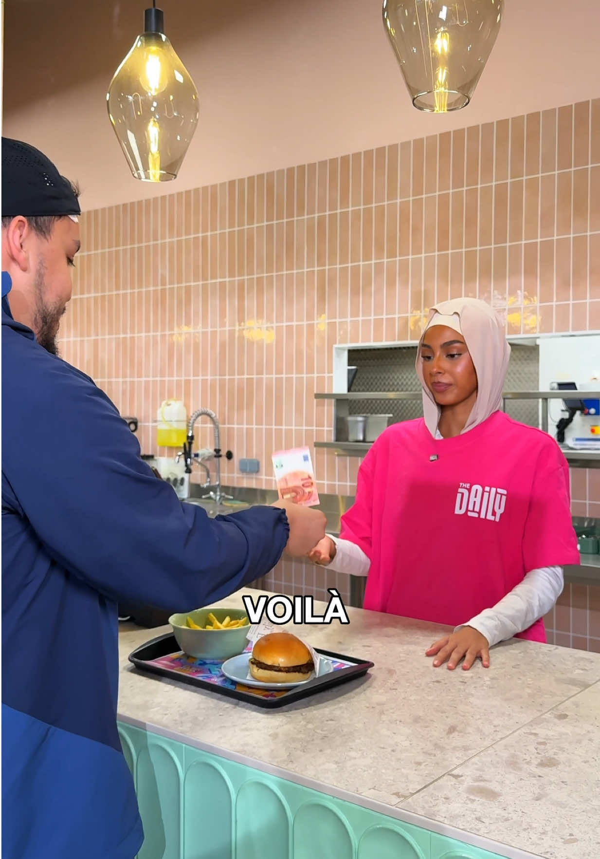 LES CALCULS SONT PAS BONS 😂💰 ———————————— The Daily Food Court 🌍❤️‍🔥 📍 4 Av. de la Croix Blanche, 91700 Sainte Geneviève-des-Bois 🕘 Lun-Dim : 11h30-00h