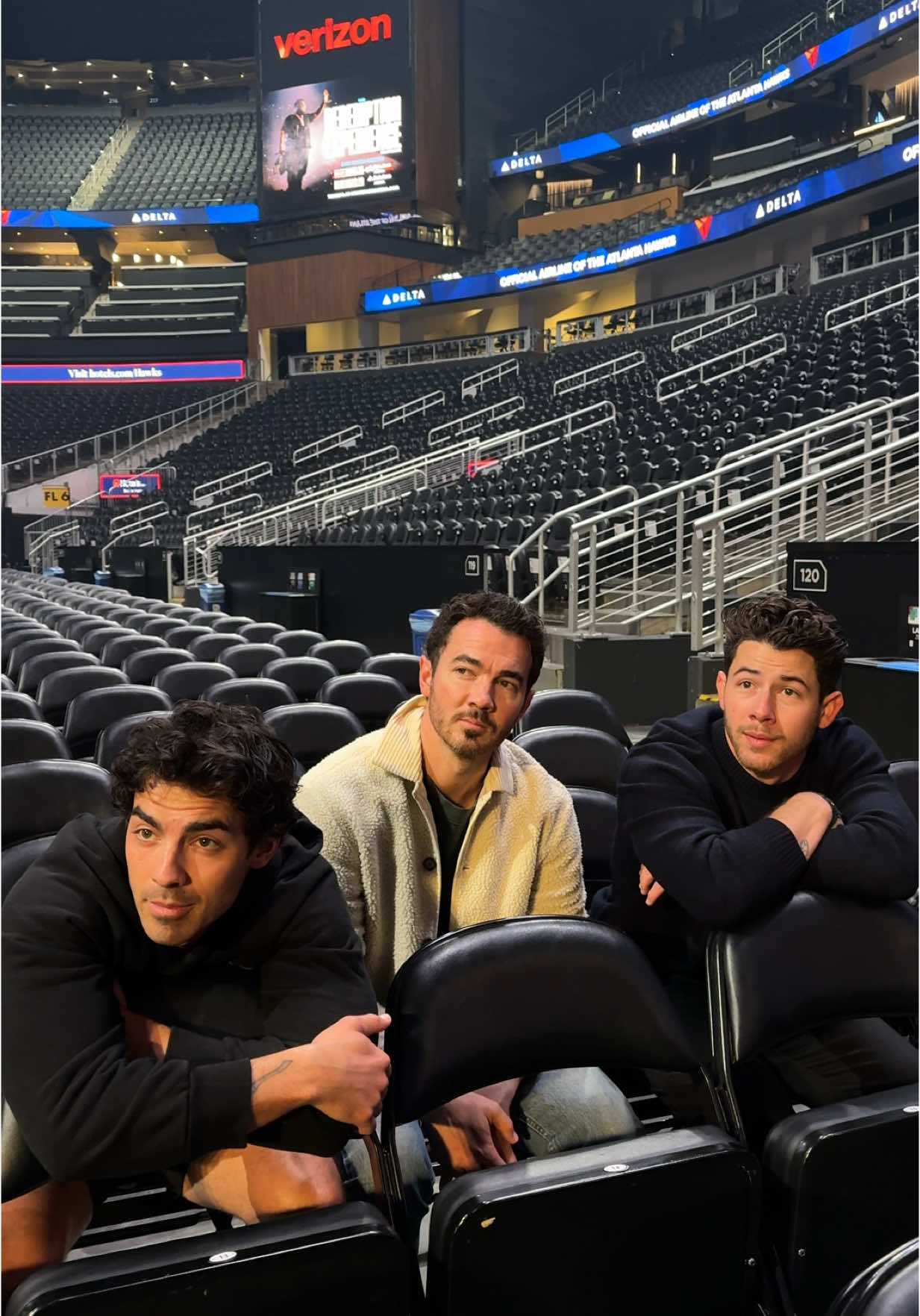 TAKE ME TO YOUR BEST FRIENDS HOUSE !! Tounge Tied w/ @Grouplove in Atlanta ❤️