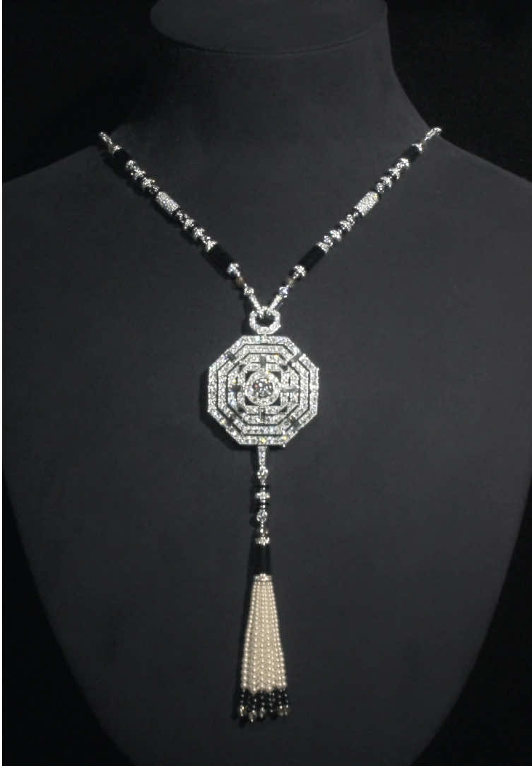 A journey through an emblematic in-house creative expression: geometrical abstraction. Shapes, contrasts, and Art Déco flair through time. #CartierCollector 