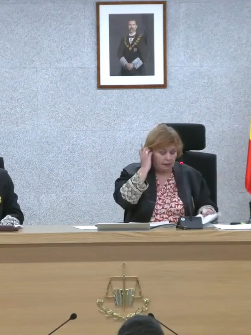 Tarik Ibn Ali di mahkama t9ata3anayi bach wasiwirag 29-10-2025 Tarik Ibn Ali di mahkama t9ata3anayi bach wasiwirag   طارق بن علي في المحكمة يقاطعونني حتى لا أتكلم   Tarik bin Ali en el juzgado, me interrumpen para que no pueda hablar.   Tarik bin Ali in court, they interrupt me so I can't speak  Tarik bin Ali au tribunal, ils m'interrompent et je ne peux pas parler