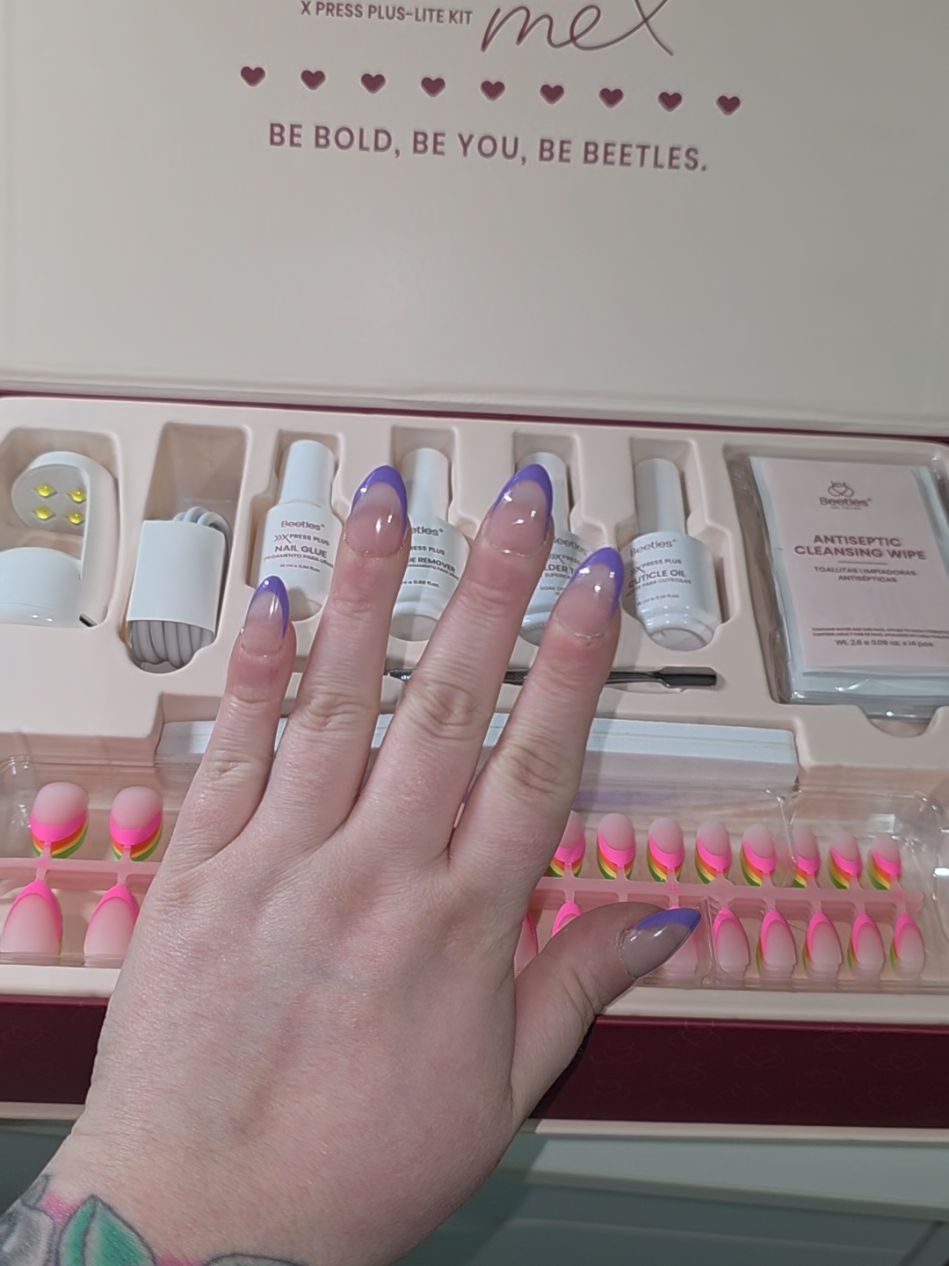 #beetles #fakenails #diynails #nails #manicure 