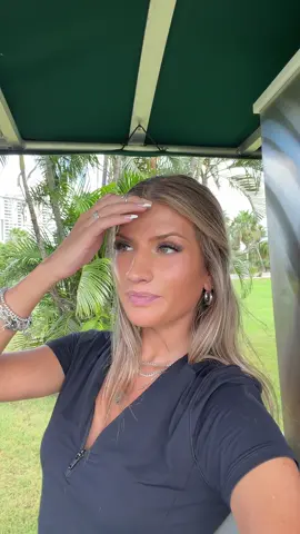 Can u tell it’s a boring day out here  #bevcart #cartgirl #golf 