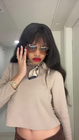 Feeling it 🤍🍂 #model #makeup #OOTD #aesthetic #fashion 