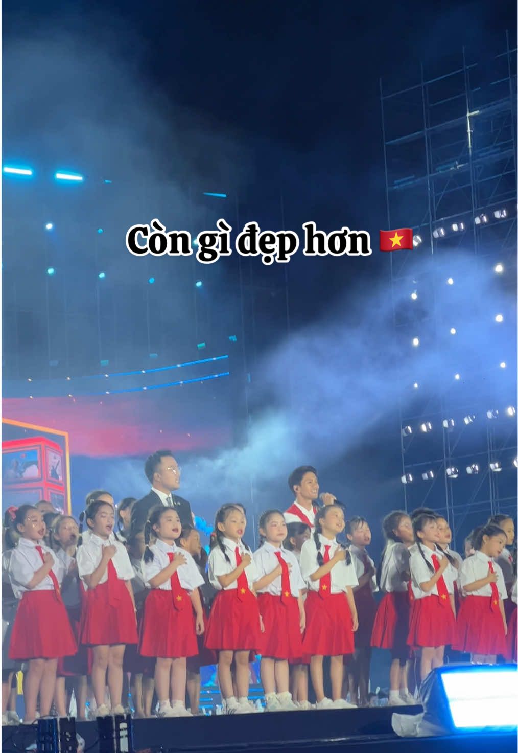 Còn gì đẹp hơn 🥹 #muado #congidephon #nguyenhung #concerthalong #concerthalong2025 