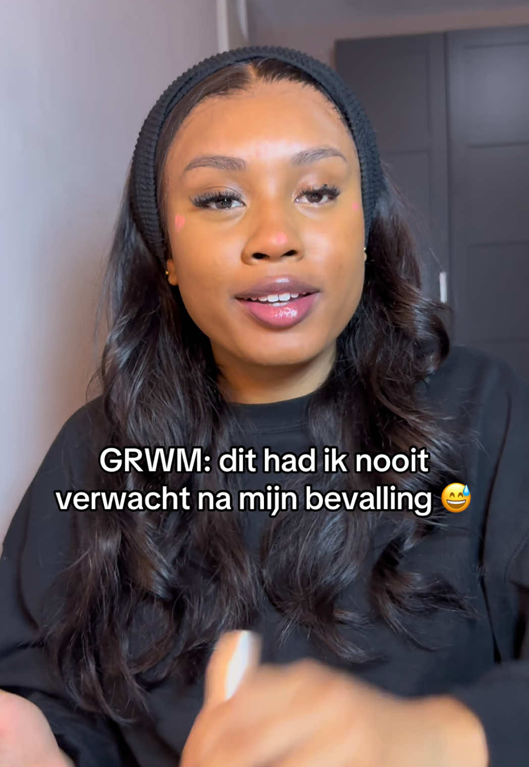 Ik ben zo benieuwd of meerdere vrouwen dit hebben? Wat hebben jullie eraan gedaan of hebben jullie tóch voor de medische route gekozen? 🤍 #moedersvantiktok #diastasisrecti #diastase #grwm #makeup  Primer - @Catrice Cosmetics  Foundation - @Maybelline NY  Concealer - @NYX Professional Makeup  Bronzer - @maccosmetics  Powder - @Huda Beauty  Brows - @essence.cosmetics  Blush - @e.l.f. Cosmetics  Setting spray - @MCoBeauty 