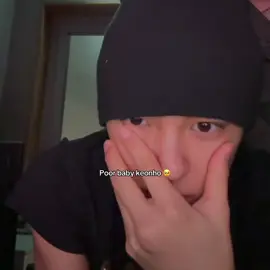 Matanya pasti kering bgt karna kelamaan pake softlense 😔 Poor my baby keonho 🥺 As someone with really bad eyes who wears contacts 24/7, I totally get what he’s dealing with. Eyes get super dry, esp after staring at a screen for too long. The lenses start feeling scratchy and uncomfortable when that happens 🥺#KEONHO #CORTIS #KPOPFYP #fypage #bighit 