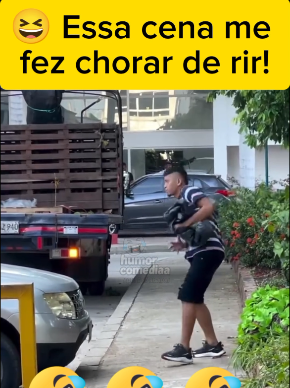 😆 Essa cena me fez chorar de rir! Quem nunca passou por isso?   Inscreva-se pra mais vídeos assim todos os dias! #humor #comedia #videosengraçados #tiktokbrasil brasil #rirfazbempraalma 