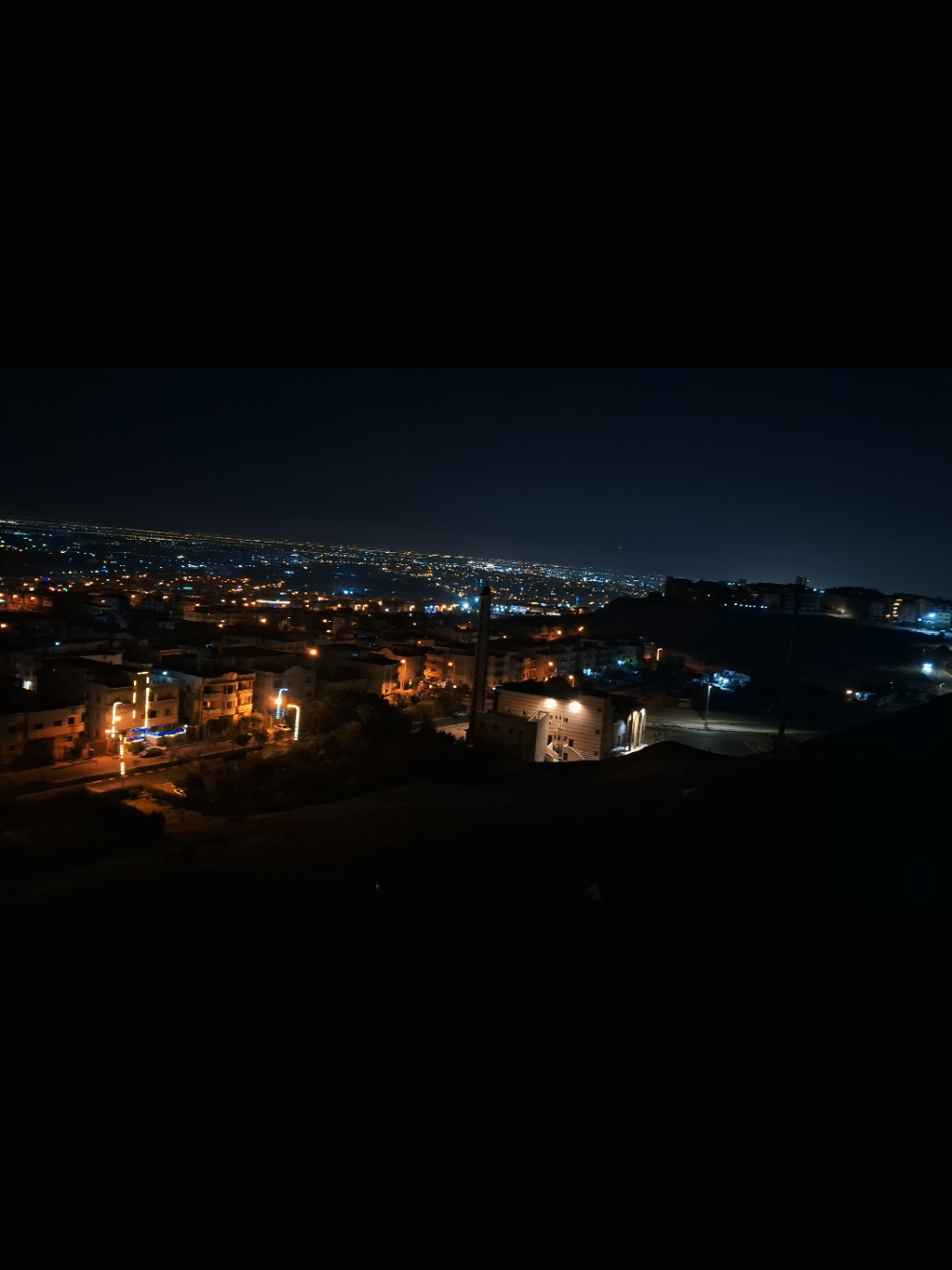 عندما أسلم خالد بن الوليد، طلب من الصحابي سالم أن يقرأ عليه الآيات التي نزلت في أبيه، الوليد بن المغيرة، وتحديداً قوله تعالى: 