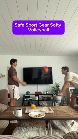 When you can pepper with the TV too🤪 what next?? @Safe Sport Gear @Safe Sport Gear EU #volleyball #softy #tiktokshop #athomeworkout #volleyballislife 