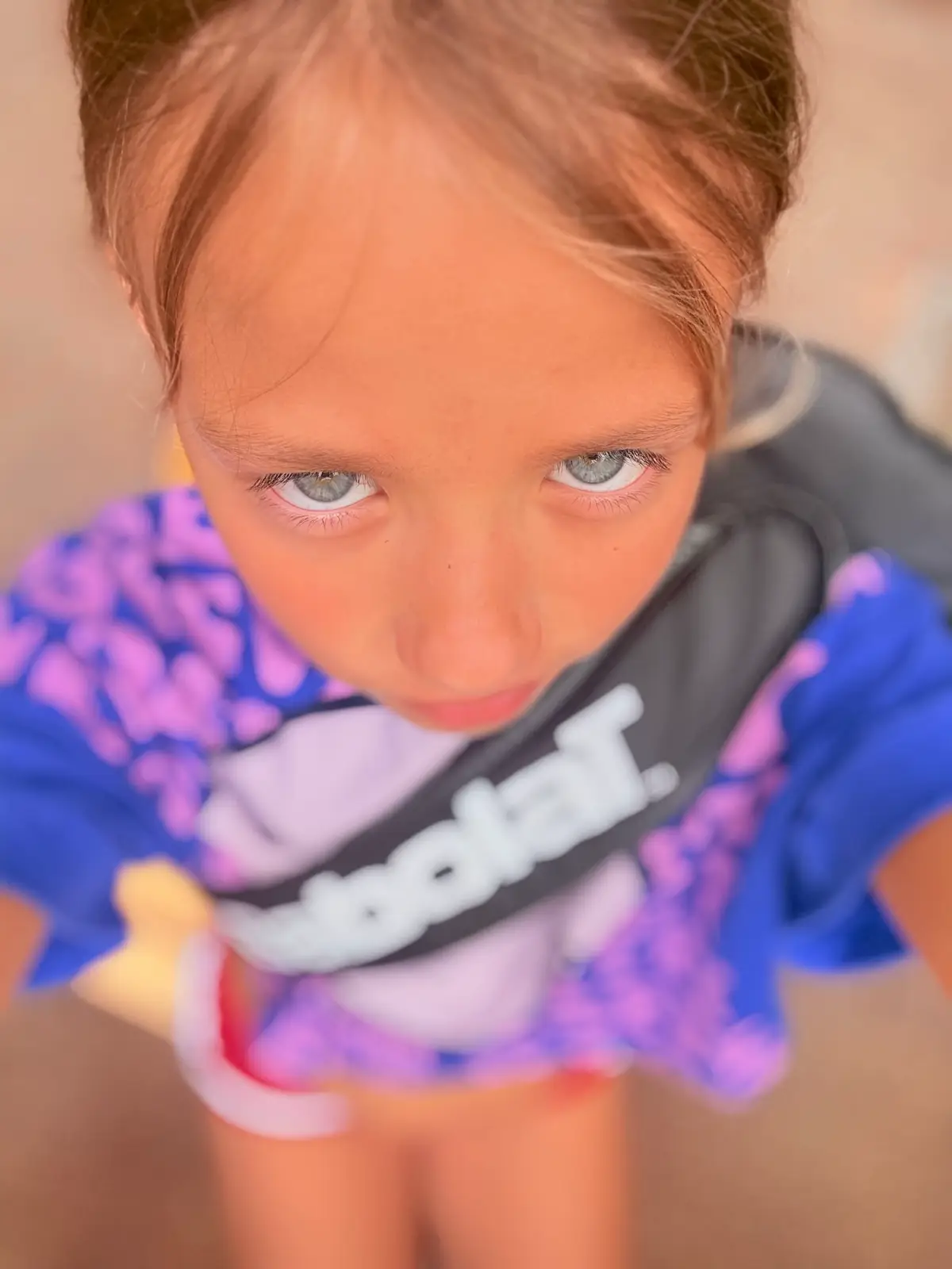 Выкинь крема. Будь позитивным , добродушным, неконфликтным, помогай людям и у тебя зажгется внутренний свет. Будешь сиять ярче звезд!Привлекательность она не в косметике.