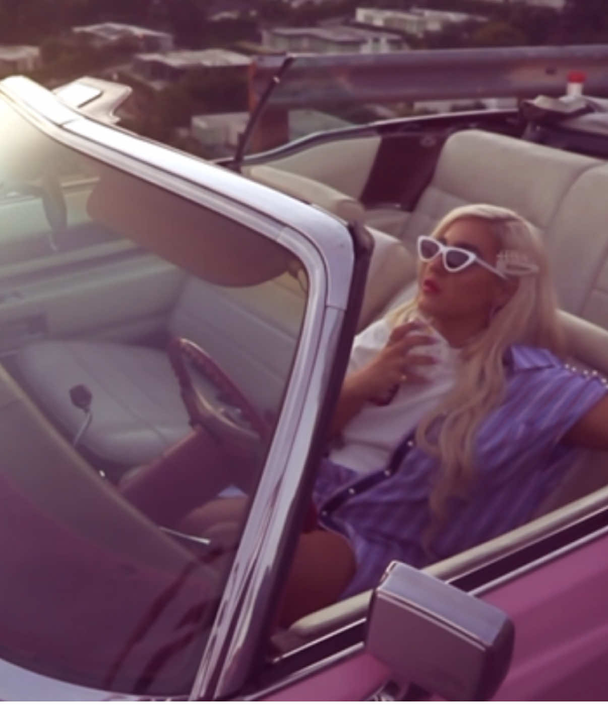 a scary story I’ve been wanting to tell in my iSCREAM MiCRO MOViE coming to YouTube 10/31 👻🍦