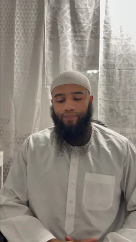 Lautschrift: Allahumma inna na‘ūdhu bika min an nushrika shay’an na‘lamuh Wa nastaghfiruka limā lā na‘lam Übersetzung: O Allah, wir suchen Zuflucht bei Dir davor, dass wir Dir etwas beigesellen, während wir es wissen, und wir bitten Dich um Vergebung für das, was wir nicht wissen. #islam #dua 