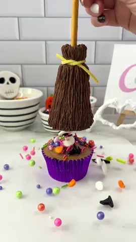 🧹✨ Chocolate Broomsticks!  Lift the broom and watch the sprinkles tumble out! Spooky-cute and SO fun to make! Full tutorial is on my website cakedbyrach.com  #halloweencupcakes #chocolatebroomsticks #cakedbyrach #HalloweenTreats #cupcakes