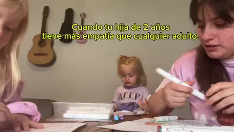 Mi pequeña Lucecita😭❤️ La verdad soy una persona muy sensible, pequeña cosa que sucede, me emociona y lloro mucho, ser mamá  potenció mis sentimientos y emociones, revuelve cada célula y hay cosas que vivo que jamás creí que viviría, mi infancia no fue fácil, por eso quiero que sus infancias las recuerden con una mami real, cansada, llorando, feliz, triste, enojada, pero siempre presente.  ¡Las amo a las dos!  . . . . . #maternidad #inteligenciaemocional #amordehijos #empatía #niños          