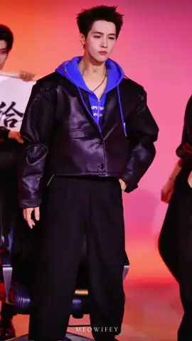 shuai!!😍😎🔥🔥 #卡其喵h131 #kaqimiao #dancer #trending #fyp 