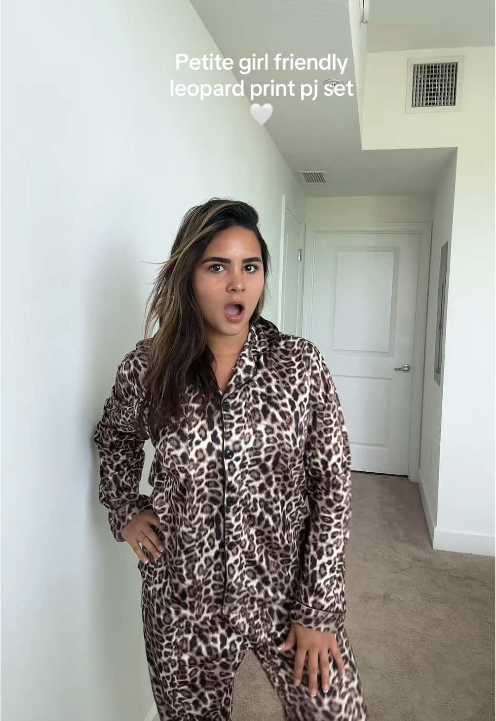 The cutest pjs I’ve gotten from TikTok shop, obsessing over the leopard print 🐆🤍 #pajamaset #tiktokshopfashionfinds #tiktokshopcreatorpicks 