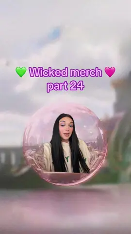 Divas feel free to tag the brands in this series!! I’m working overtime for all of us 💚🩷 @The Noble Collection @Build-A-Bear Workshop @officiallug @velvetcaviar #wickedforgood #wicked #wickedmerch #glinda #elphaba 