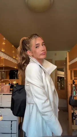 i can’t tell if i fw this jacket or not..#OOTD #outfitinspo #fallfashion #trenchcoat 