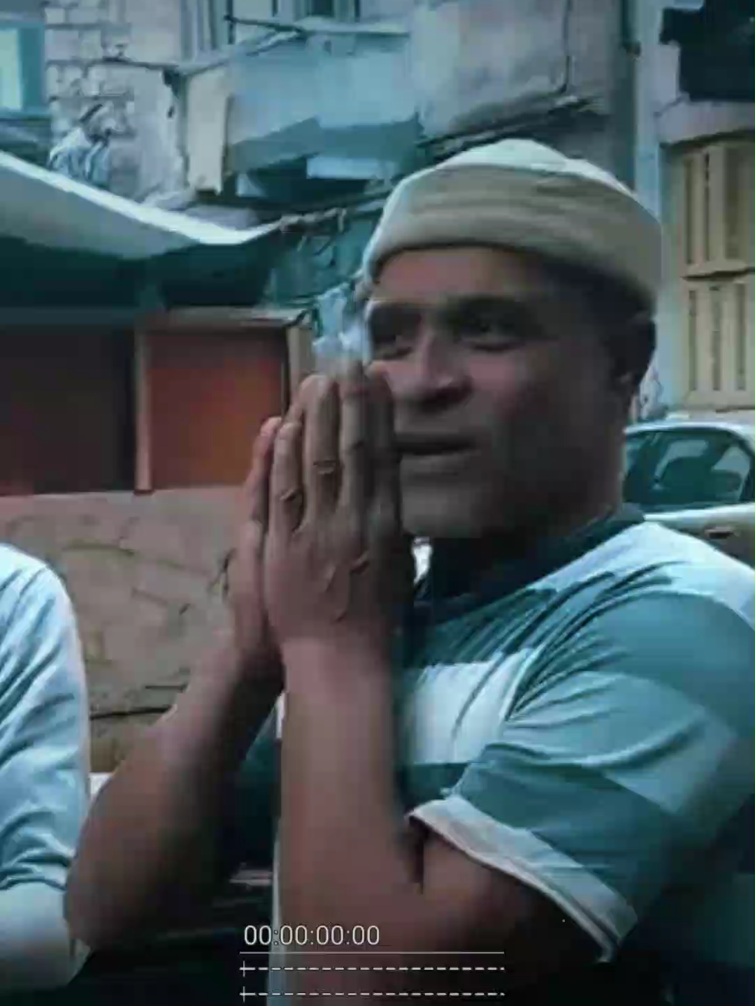 وفي عيني دمعة ندم معذباني يا ناس  قلبي السليم انجرح بإيدين اعز الناس  وعد ومكتوب علينا ومفيش حاجة بإيدينا  ومين في الدنيا يابا يمسح دمعة عينينا   دمع العيون نار علي خدي  ولا حد شاف احزان قدي  واقول سحابة وهتعدي  اتاريها مش عايزة تعدي  الناس كلو عيشي وملحي  وكانو هما سبب جرحي #عبده_الاسكندراني #سجان_الغرام #السجن_لو_كان_جنينه#اغنيه#اغنية #كامله #موال #شعبي #الشعب_الصيني_ماله_حل😂😂 #karimoo #kega #كيجا #foryoupage #حالات #واتساب #ستوريهات #pov #viral #foryou #pyf #fyp #وعد_ومكتوب_علينا #دويتو #duet