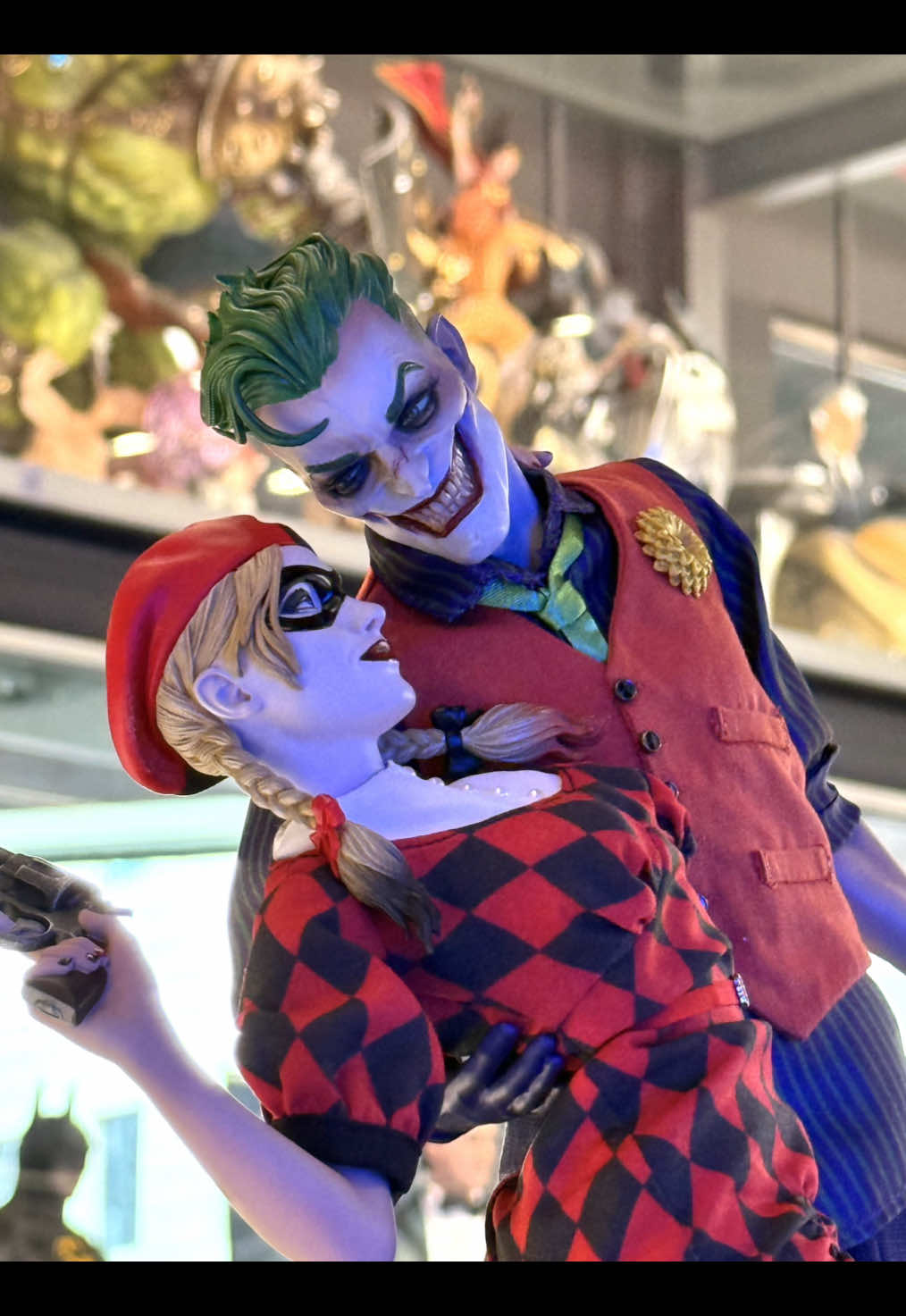UNBOXING -> Sideshow Collectibles Mythos DC Comics – The Joker and Harley Quinn: Lawless Love Diorama 839.90€ 🃏💥🧨 #sideshowcollectibles #dccomics #joker #harleyquinn #unboxingvideo