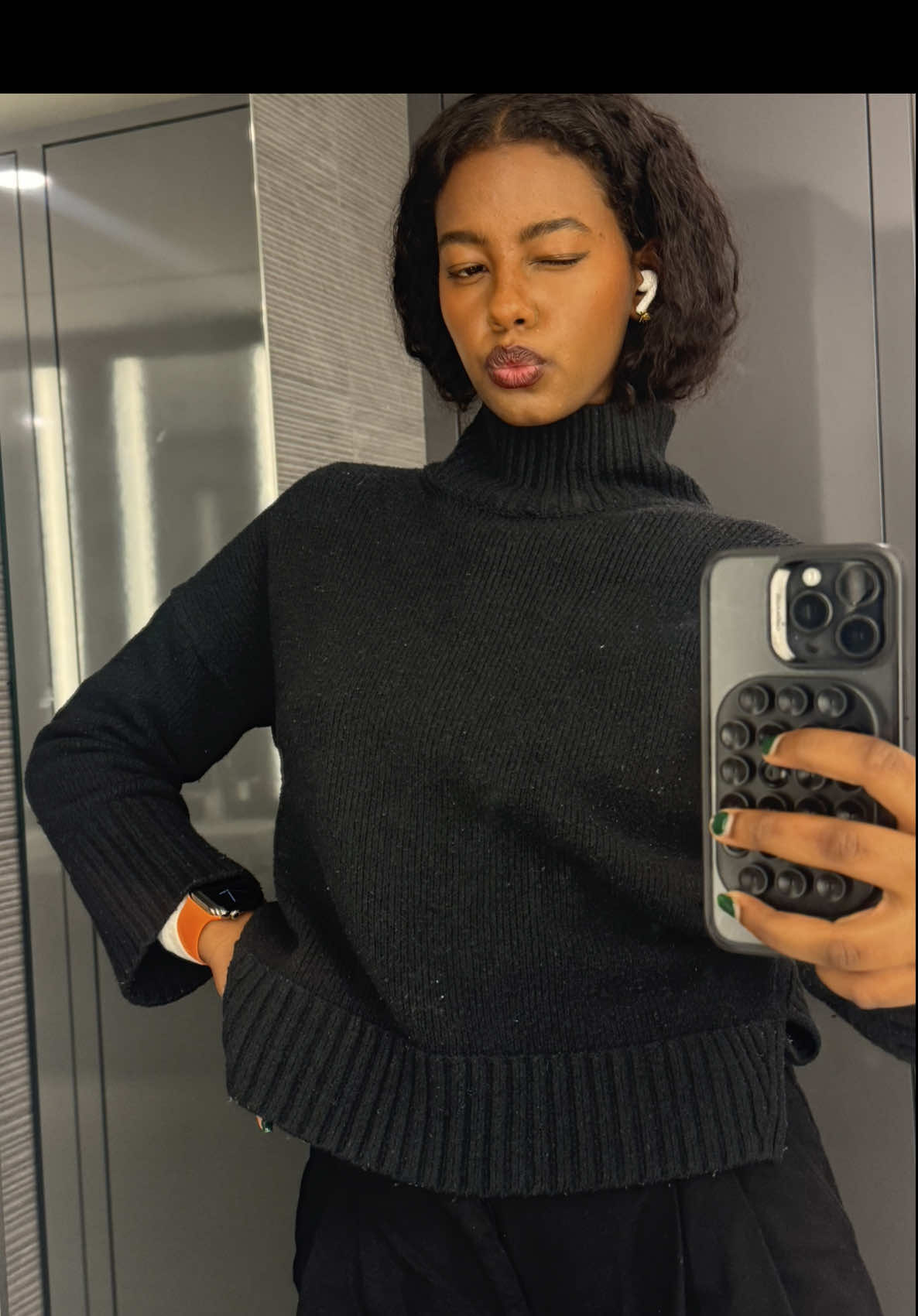 At times when I find myself complaining or struggling to find inspiration I ground myself by taking a step back & understanding the life I get to live. The life my parents only dreamed of, wrapped in the privilege of luck, pondering about the simple thought of of “what should I have for lunch” alhamdullilah. In this time it is is also important to consider those with less, those struggling & even barely surviving. How can you actions make their lives easier?  #motivationalvideo #motivationalspeaker #productiveday #firstgenerationstudent #gratefulness 