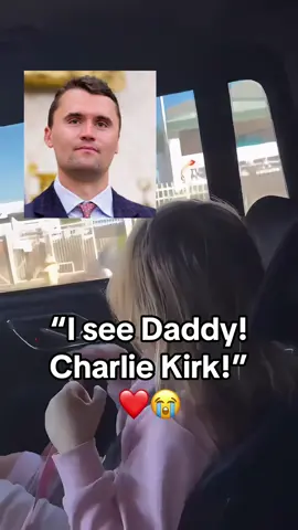 🚨 WATCH: Charlie Kirk’s daughter spots a huge banner of her dad outside TPUSA HQ — her reaction is pure joy ❤️ “I see Daddy! Charlie Kirk!” 🙏🏻