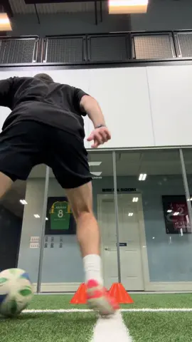 First Touch Repetition Get warm with reps of: • Across the body  • Outside of the foot  • Open up the hip Combine with different exits: • 180° exit • 90° exit • Angled exit (split the difference) Get quality repetitions starting from the left side of the cone, then switch to the right — focus on footwork, rhythm, and precision. #rcperformancetraining 