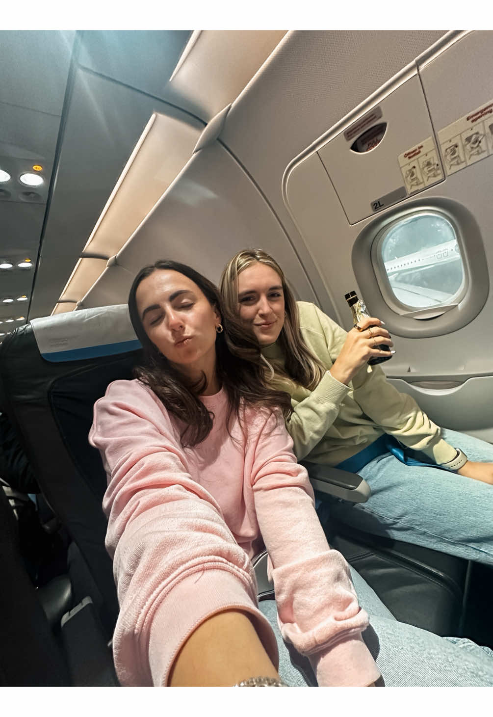 POV: Du sitzt am Notausgang ✈️😂 @lena.at.sea  #airport #flugzeug #vacation #aida #mallorca 