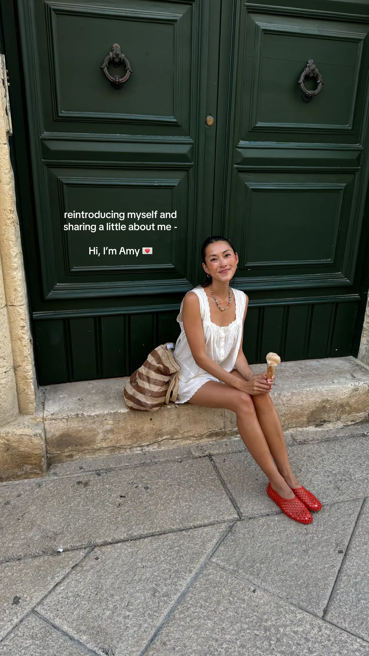 some new people here so wanted to reintroduce myself and share a little more about me! if this sounds like you, let’s be friends 💌