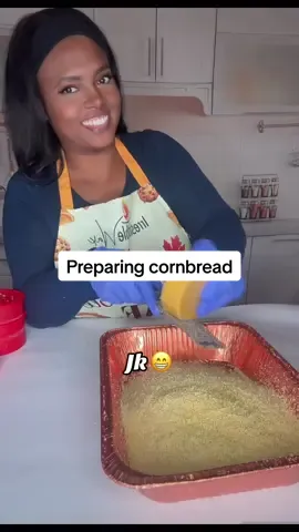 Who knows what I’m preparing day old cornbread for??? Thanksgiving wax melts loading… 🦃🔥