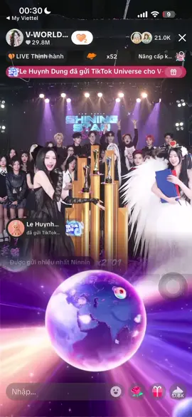 Sếp Dũng ngủ dậy và quyết tâm chơi trội lúc trao giải cho Moki 🤣 cảm ơn sếp rất nhiều vì đã yêu mến cô ấy @mồ kì mố ki 🦀 #vworld019 #idollive #mokivworld019 