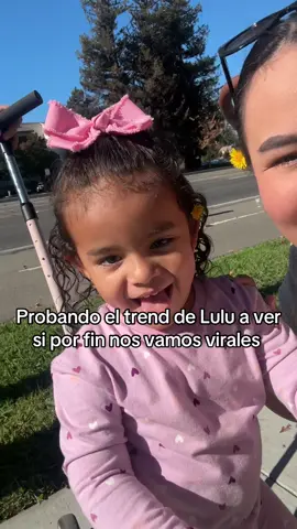 A Lya le encanta recoger flores cuando vamos a caminar 😍🥹 #trending?song🔥fyp📣foryou #fyp  #lulu 
