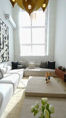 💡 Envie d’un salon design et harmonieux ? Tout est dans les détails : les volumes, les couleurs, la lumière et les matières.  Chez FourHands, on pense votre espace comme un tout, pour un résultat pro et raffiné. 🛋️Votre salon mérite mieux qu’une simple déco. 👉Faites appel à nos experts pour un aménagement clé en main. #decodesign #fourhandsmorocco #homedesign #marrakechstyle #amenagementinterieur 