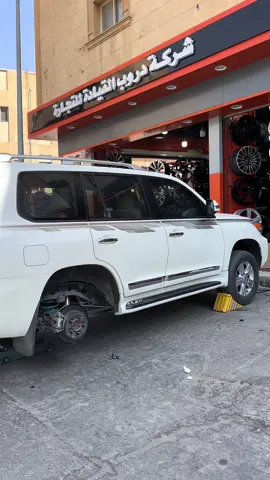 جنوط هلل لاندكروزر مع بالون ماكسس#جنوط_سيارات #هلل #اذكروا_الله #اكسبلور #لاندكروزر 