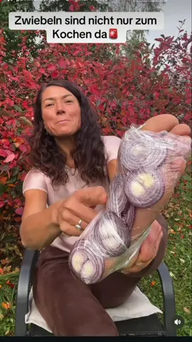 Echte „Entgiftung“ passiert nicht durch Hausmittel oder Detox-Tricks, sondern jeden Tag – automatisch. Leber und Niere filtern Schadstoffe, Stoffwechselreste und Fremdsubstanzen rund um die Uhr. Was du aktiv tun kannst: genug trinken, um die Nierenfunktion zu unterstützen; regelmäßig bewegen, um Kreislauf und Lymphfluss anzuregen; ausreichend schlafen, weil in der Nacht viele Regenerations- und Reparaturprozesse ablaufen; und dich ausgewogen ernähren – ballaststoffreich, proteinbasiert, mit viel Obst und Gemüse, damit Leber und Mikrobiom optimal arbeiten können.  #fyp #health #Science #nutrition #Fitness