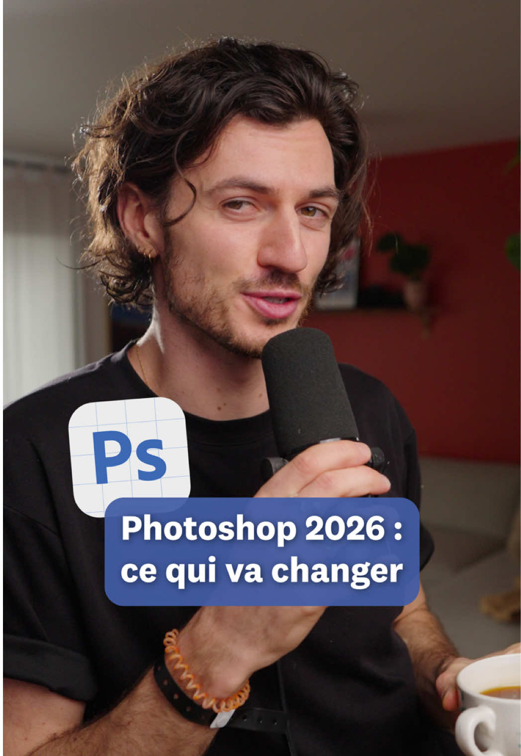 👋 J’ai du tenir une minute dans ce reel mais voici quelques points de plus dont je voulais vous parler : - Adobe Firefly a l’avantage de faire des générations 3 par 3, prend toujours toute l’image comme contexte, et très très utile, n’a pas forcément besoin de prompt pour savoir quoi remplacer ! Petit détail mais maxi utile et rapide - Nano Banana est hyper puissant, a l’inverse il ne comprend que ce qui est dans la zone de sélection, il lui faut un prompt, il fait les générations une par une et dans la version que j’ai testé, il crée un petit décalage / distorsion qu’il faut corriger avec les outils classiques de Photoshop. - Astuce Pro : Nano Banana produit une image limitée a 1024px selon mes dernières infos. Pour une image entière, c’est pas ouf mais pour une petite portion d’une image c’est top ! Le hack c’est donc de faire marcher Nano Banana sur une petite portion de l’image. Bien pratique par exemple si vous avez un élément un peu hors-focus. L’alliance des deux outils ouvre vraiment de nouvelles possibilités. - Je ne suis pas un dieu de la GenAi donc j’ai quand même fait du trial & error et procéder a quelques petits edits qu’on ne voit pas au montage par contrainte de temps. Je peux en revanche vous dire honnêtement que c’est de la balle. - Et enfin c’est trèèèèès très très pratique que tout soit dans un espace de travail unifié, où on n’a pas a ouvrir et exporter / importer plusieurs fois une même image. Ca rend la vie beaucoup plus fluide. Partenariat rémunéré #AdobePhotoshop #AdobePartner