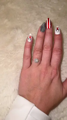 This invisible floating moissanite ring is so gorgeous would make such a beautiful Christmas gift for your partner! #MoissaniteRing #InvisibleBandRing #SterlingSilverJewelry #DaintyLuxury #TikTokShopBlackFriday 