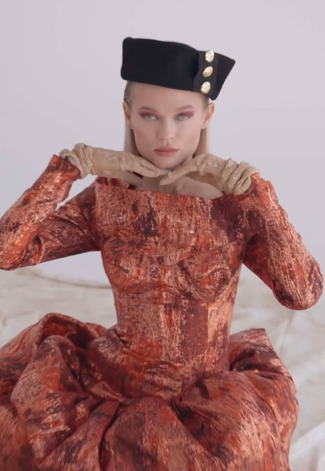 Me for Elle China ❤️ Feeling extravagant ✨ Team behind the magic: Video @Maorluz  Photographer & Art Direction @jorgeduva  Direction @mephistophelesproduction  Creative Guidance & Styling Veronica Porras  Makeup Gina Simone (@gsbeaute) Hair @🤍  Digital Tech German Aristizabal (@gazdigi) #elle #ellechina #fashion #chanel #balenciaga