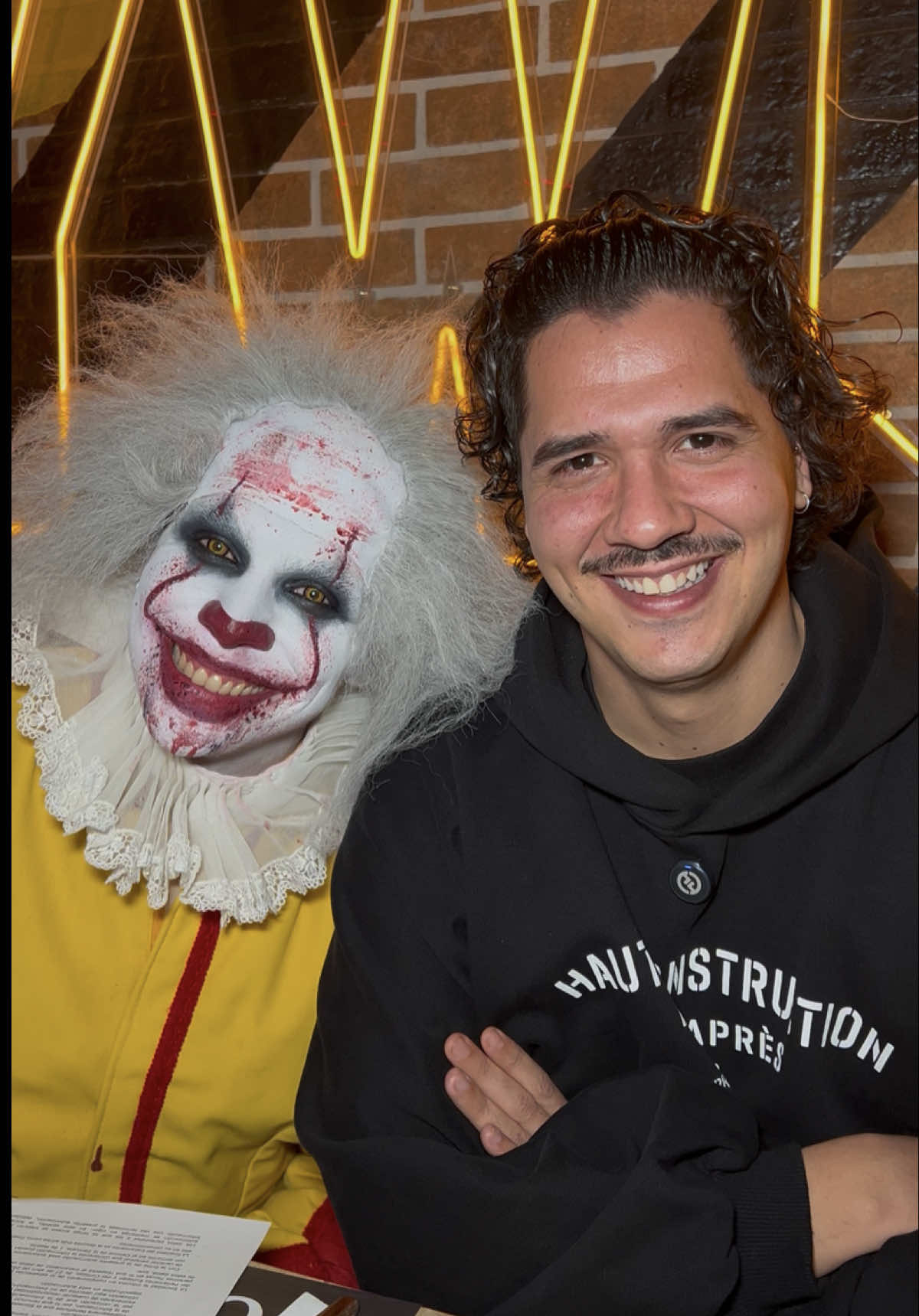 Publi.NUEVA NOVEDAD‼️ por Halloween 🎃 en @Foster’s Hollywood y solo por tiempo limitado Ya sabéis dónde pasar Halloween y dónde probar la Skeleton Burger 😎 #fostershorrorrestaurant #fostershollywood