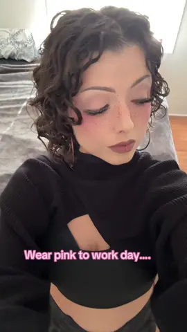 On Wednesdays I don’t wear pink…        (In all fairness I don’t really have pink in my wardrobe 🤷‍♀️)