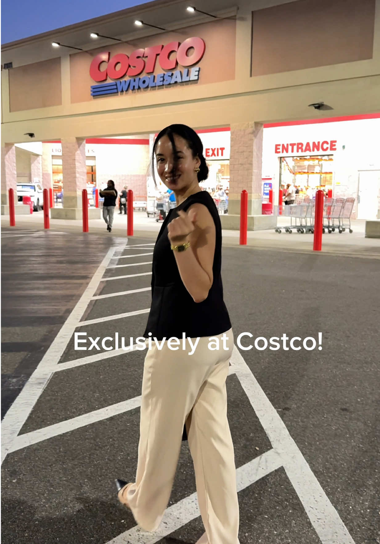 #ad The new Santal scent Rainbath is available exclusively at Costco 🫧 It features a warm, woody fragrance balanced by notes of sandalwood, amber, and cardamom, leaving skin soft, smooth, and renewed. ✨ Get $5 off from 11/17 thru 12/25 ✨ Shop now at Costco! @Neutrogena @Costco Wholesale  #creatorsearchinsights #rainbathsantal #costcofinds #neutrogenarainbath 